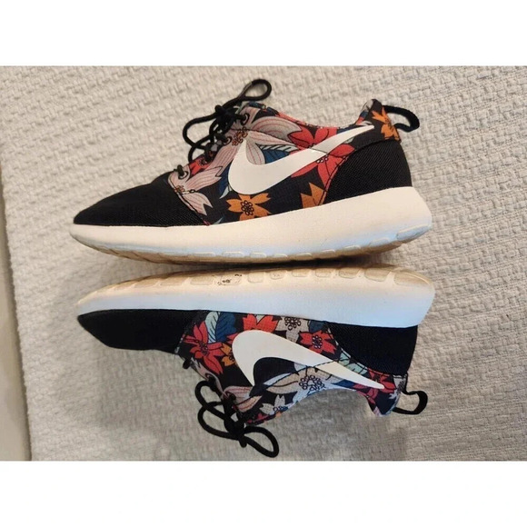 NIKE Women's ROSHE RUN ONE PRINT - ALOHA - Sz 6 - Picture 7 of 9